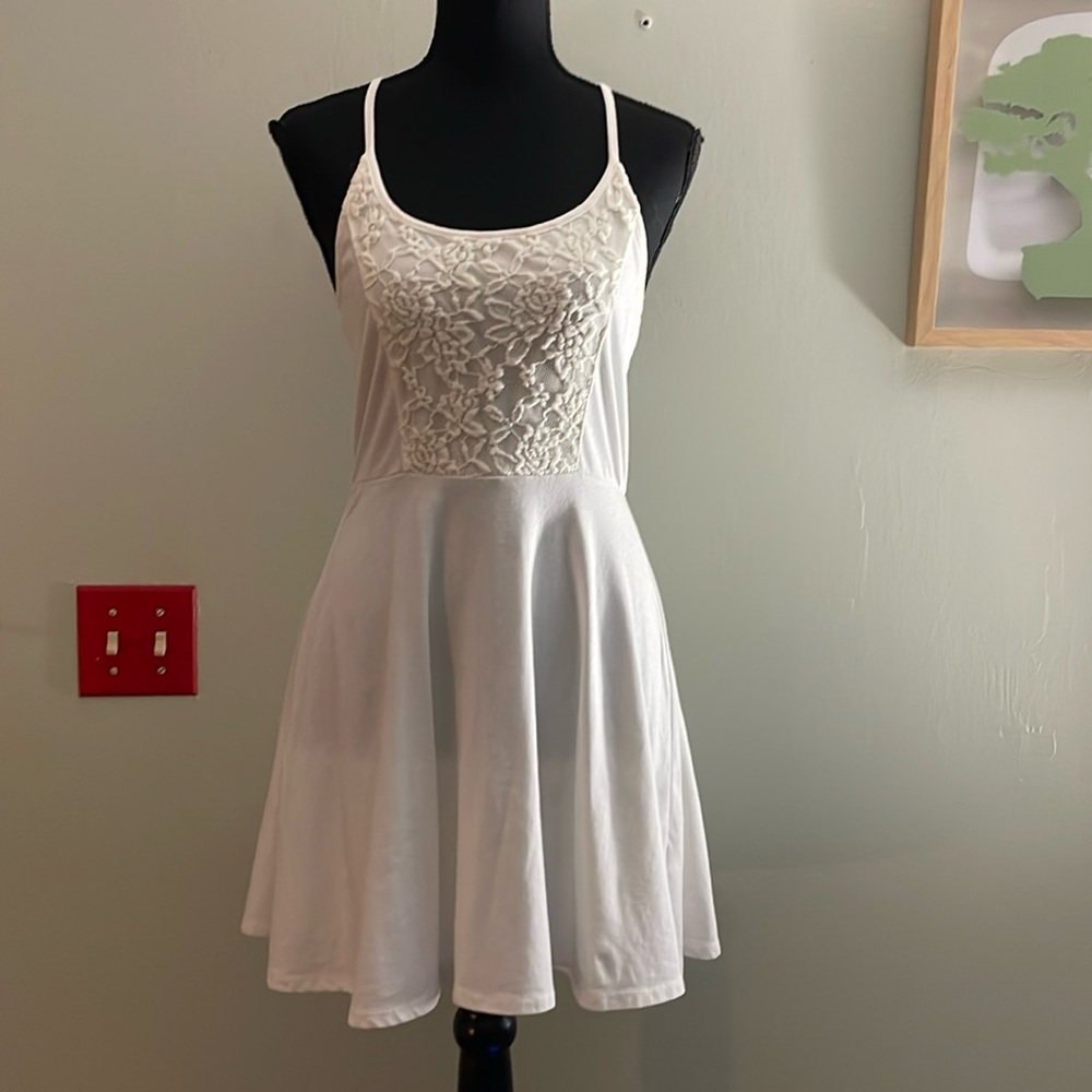 I’m in love with Derek white lace mini dress M